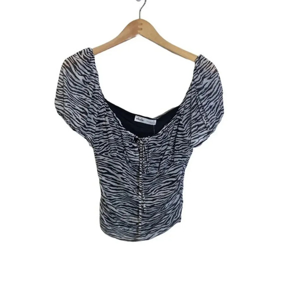 Elodie Gathered Tie Zebra Top NWT Cropped - Picture 1 of 8
